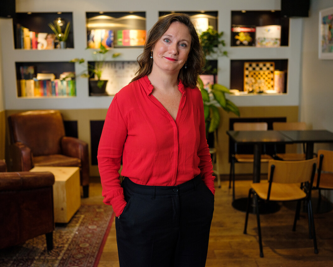 Suzanne Kröger staand