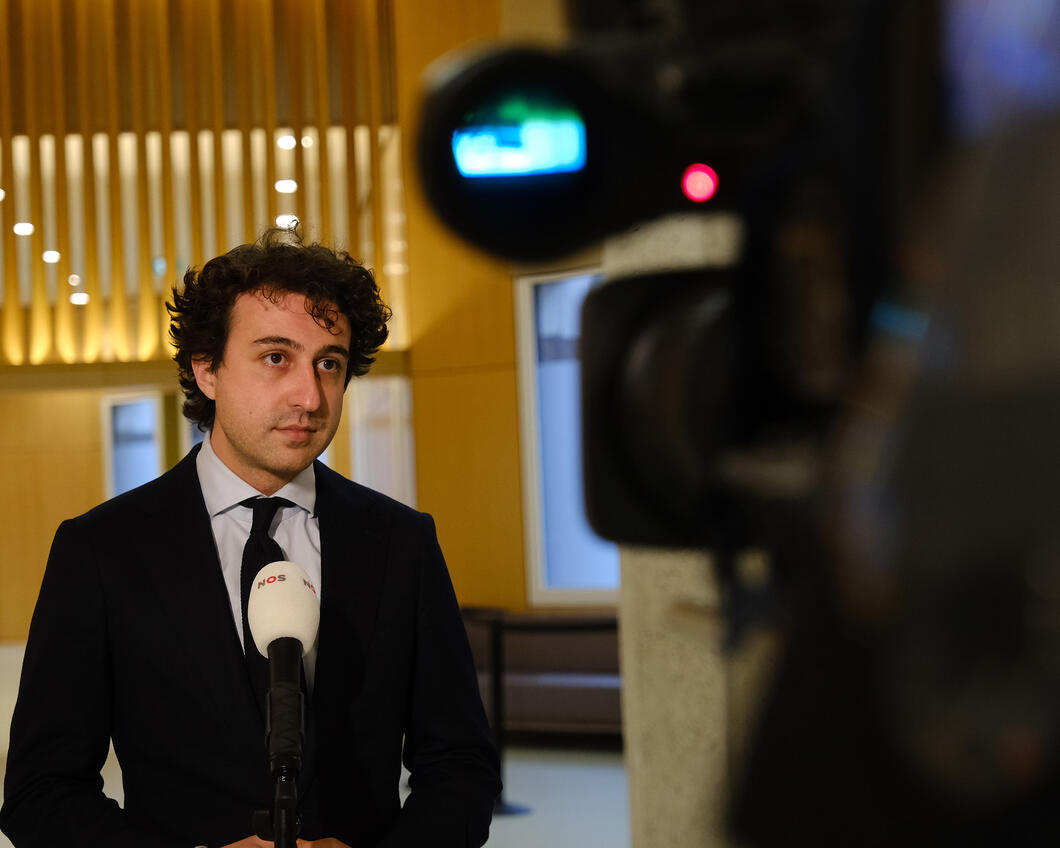 Jesse Klaver voor de camera van RTL Nieuws