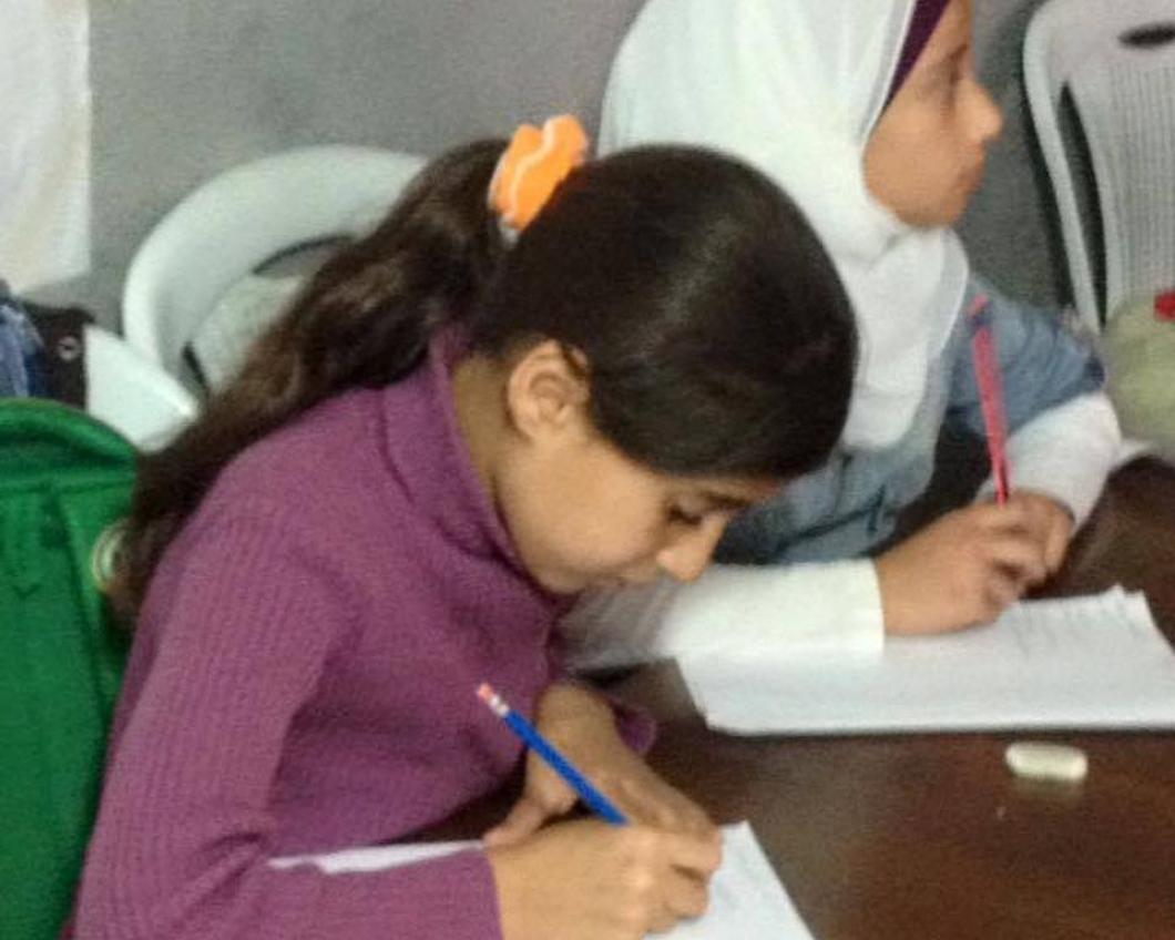 Syrische kinderen op school in Libanon