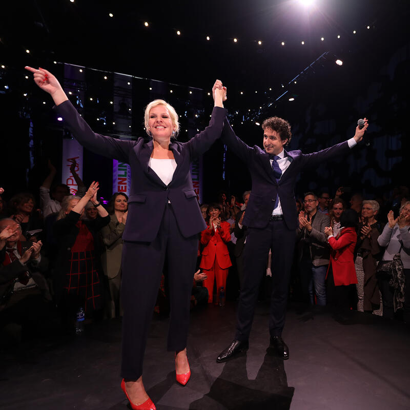 Jesse Klaver en Attje Kuiken op een podium